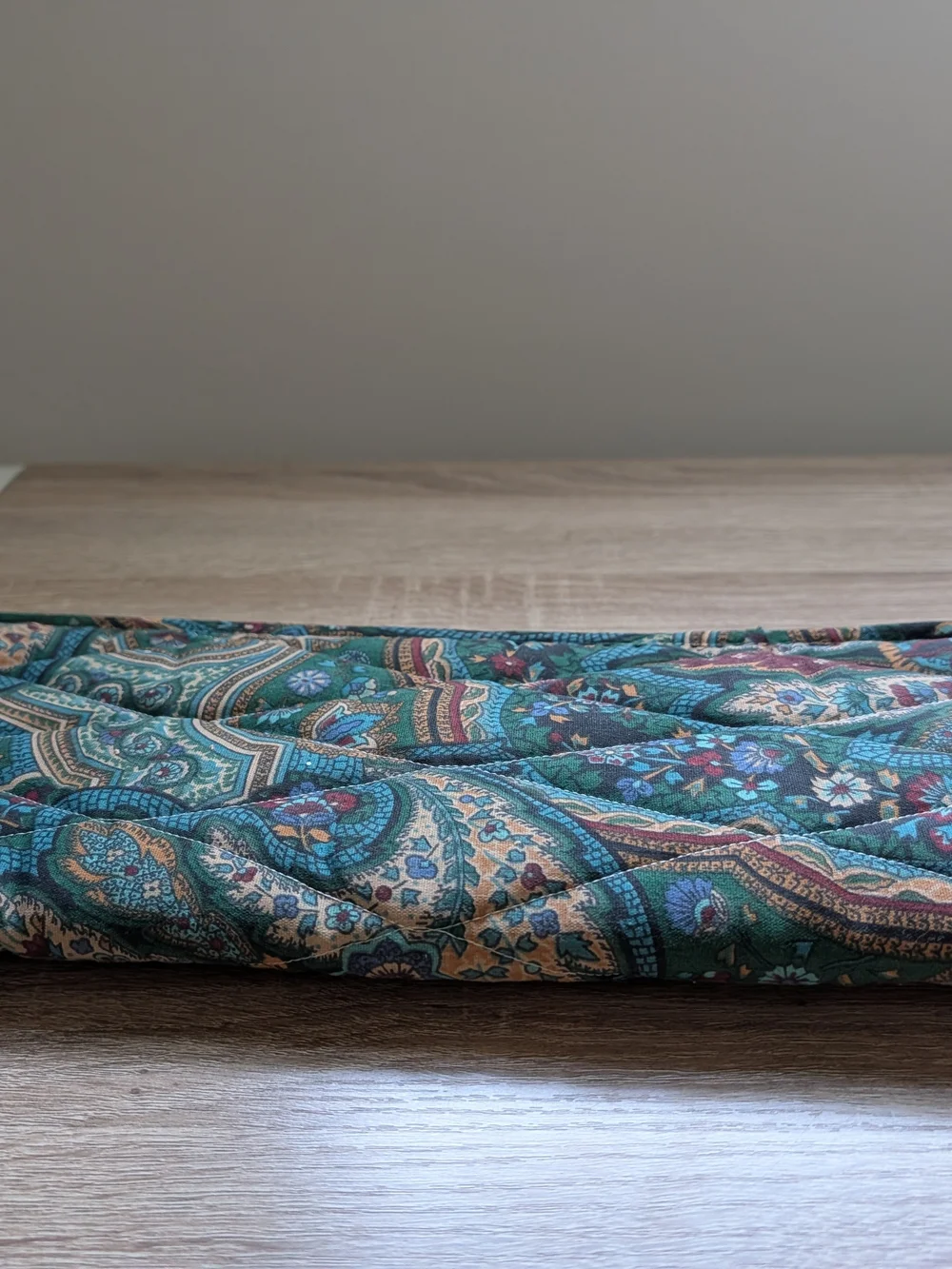 Set of Aluminum Knitting Needles in Pastel Shades With Paisley Folding Case A